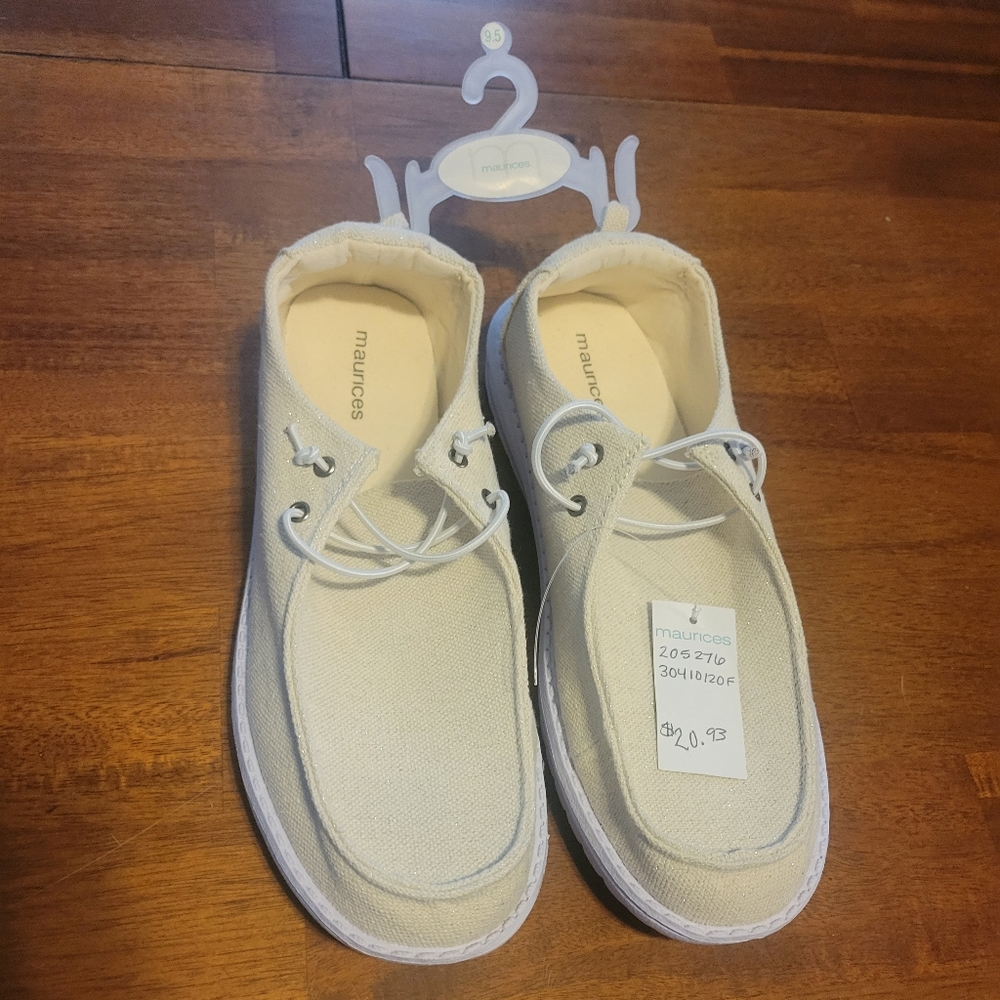 NWOT Maurices Slip On Shoes Sienna 9.5